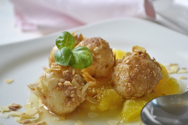 Topfenbällchen mit Orangensauce