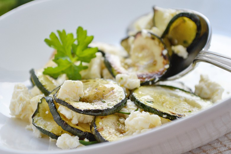 Gebratene Zucchini mit Käse