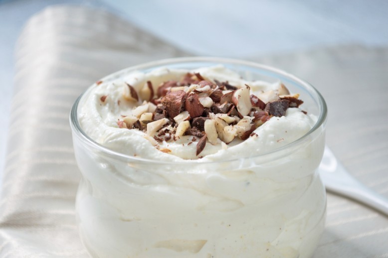 Topfencreme mit Nuss