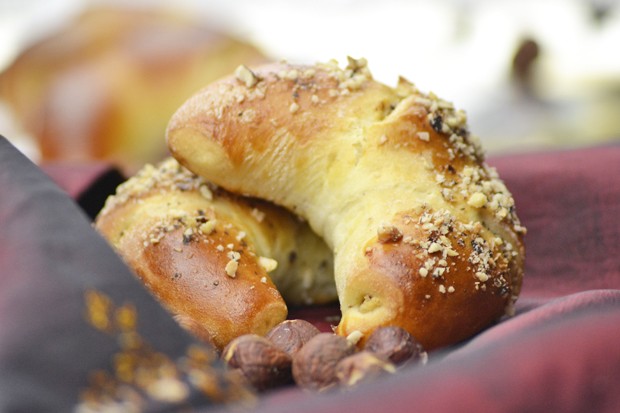 Flaumige Butter-Nusskipferl