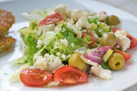 Blattsalat mit Ziegenkäse