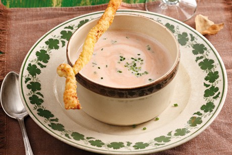 Schilchersuppe mit Zimtstangerln
