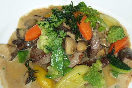 Gemüsepfanne mit Rinderfilet