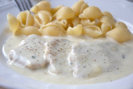 Kalbsschnitzel in Weißweinsauce