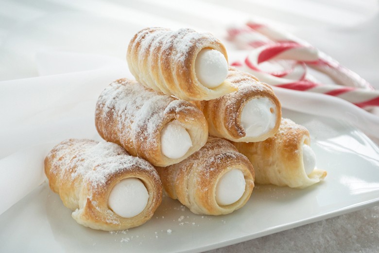 Schaumrolle mit Zuckerschneefüllung nicht zu süß