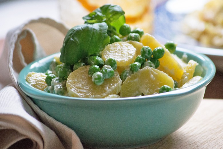 Kartoffelsalat mit Erbsen