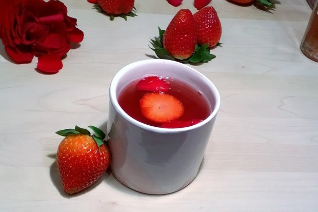Detox Rosen Erdbeerwasser