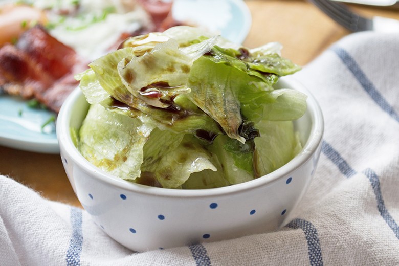 Grüner Salat mit Kernöldressing