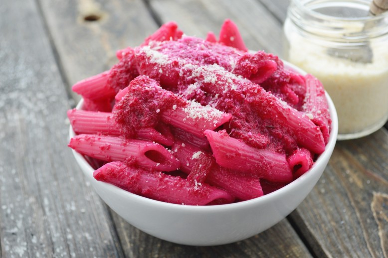 Rote Nudeln
