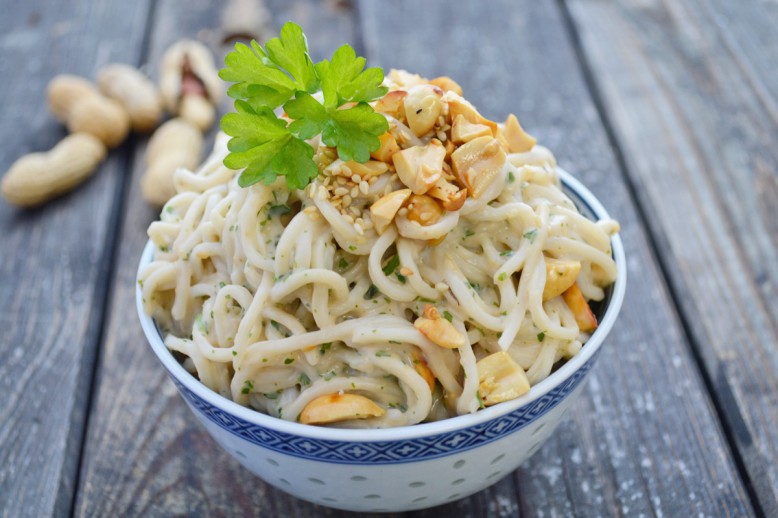Asiatische Sesamnudeln