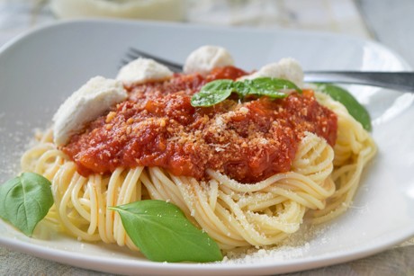 Spaghetti mit Ricotta und Tomatensauce