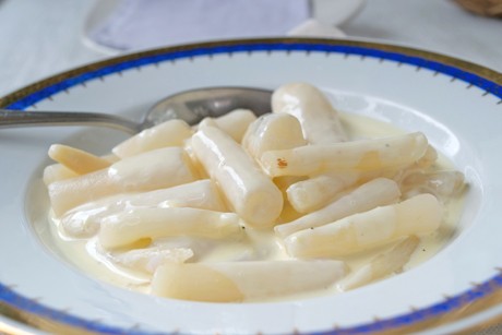 Schwarzwurzeln auf Käsesauce