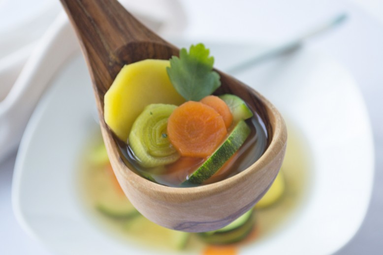 Sommerliche Gemüsesuppe
