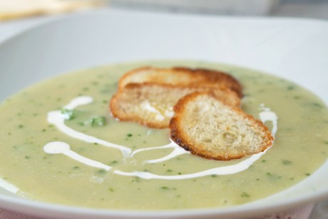 Avocado-Minze-Suppe