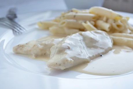 Hühnerschnitzel Normande