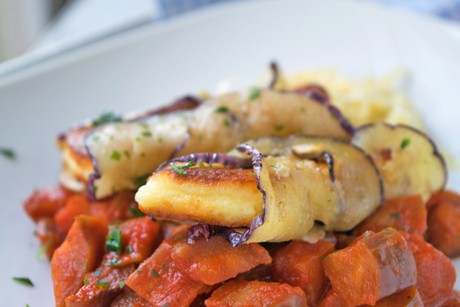 Halloumi im Auberginenmantel
