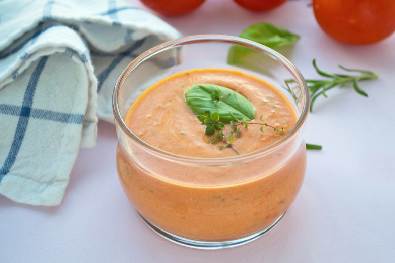 Tomaten-Kräutersuppe