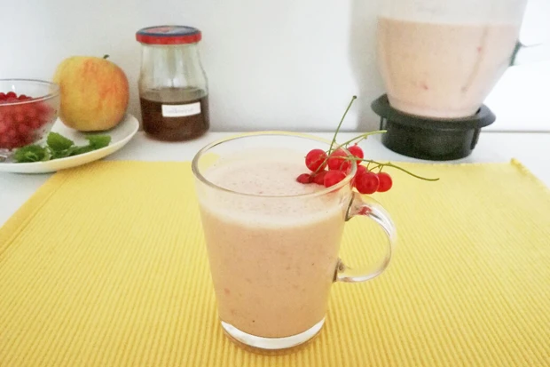 Sauerrahm-Fr&uuml;chte-Smoothie