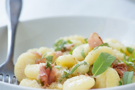Gnocchi mit Serrano-Schinken