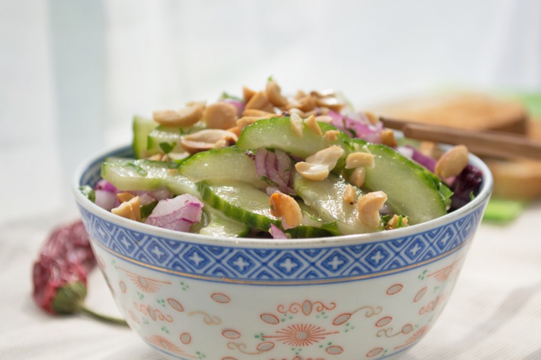 Gurke-Erdnuss-Salat mit Chili