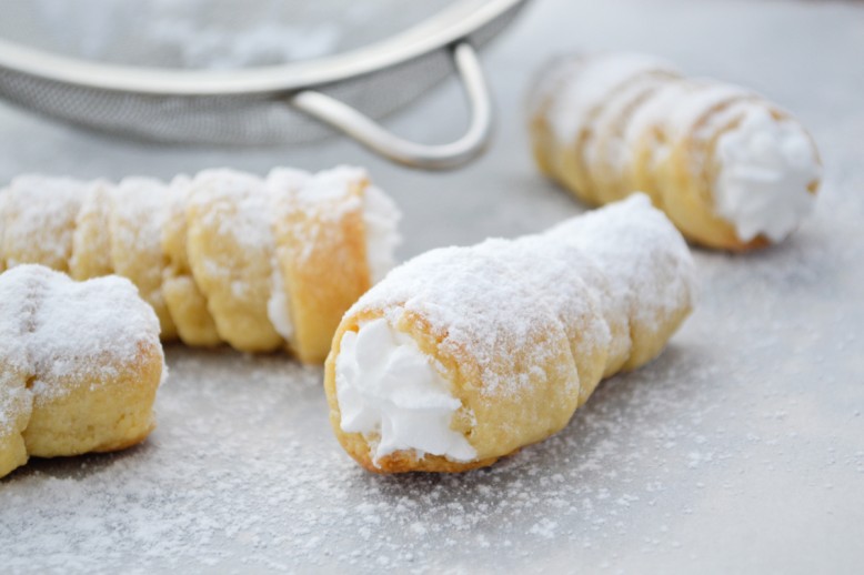 Schaumrollen aus Topfenteig