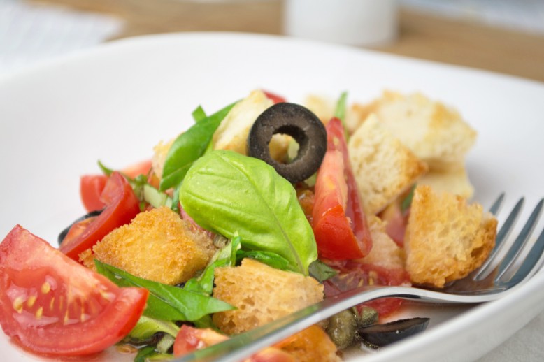 Tomaten-Brot-Salat
