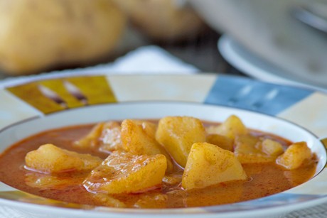 Veganes Kartoffelgulasch