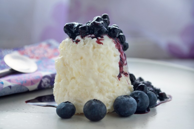 Gestürzter Reis mit Früchten
