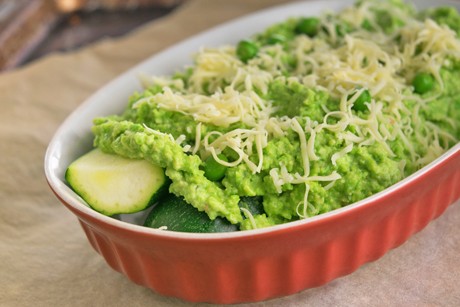 Überbackene Zucchini mit Erbsencreme