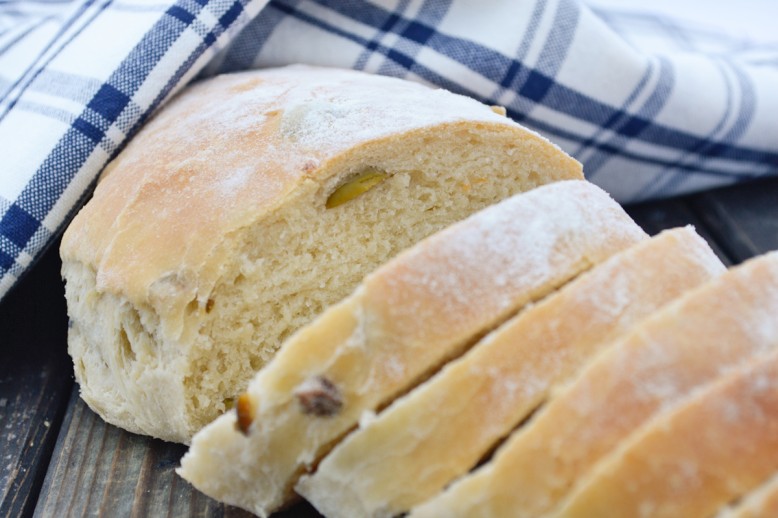Selbstgemachte Olivenciabatta