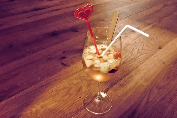 Nektarinen Ananas Bowle