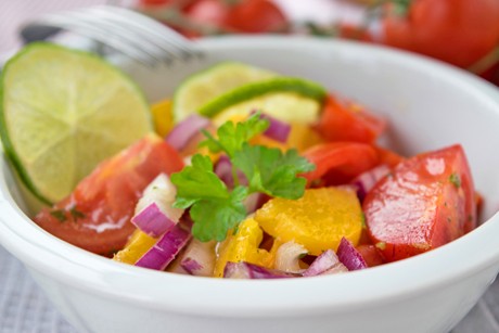 Scharfer Mangosalat