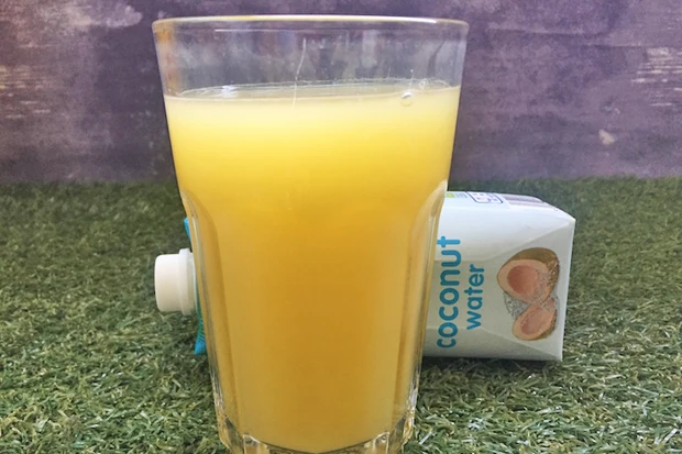 Coconut Wasser mit Orange