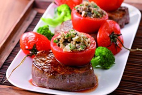Pfeffersteaks mit gefüllten Paradeisern