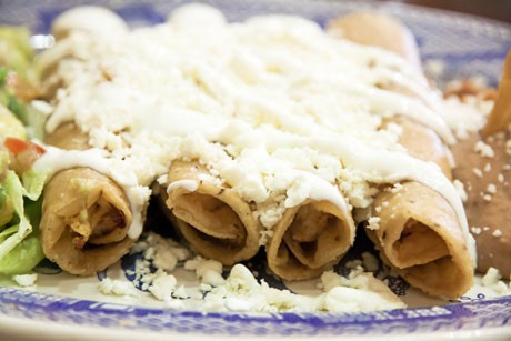 Enchiladas mit Käse überbacken