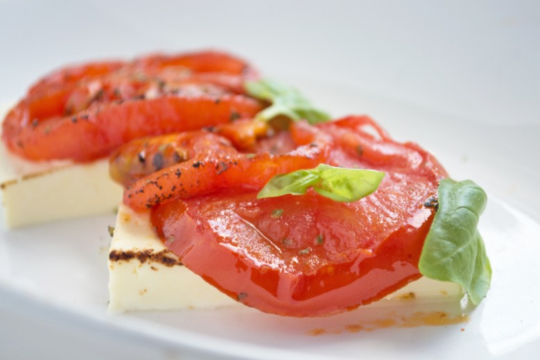 Schafskäse mit Tomate überbacken