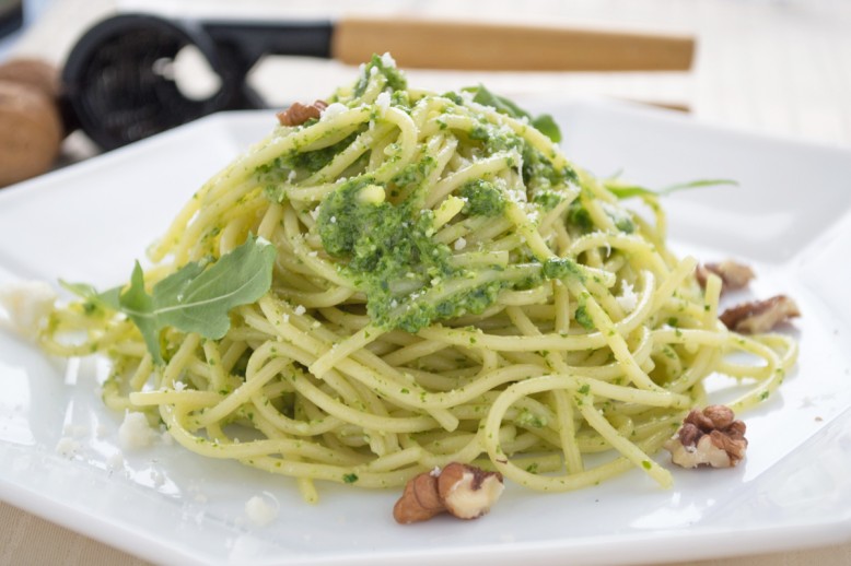 Kräuter-Walnuss-Pesto
