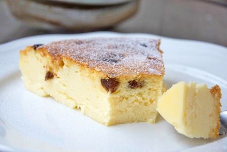 Topfenkuchen mit Rosinen