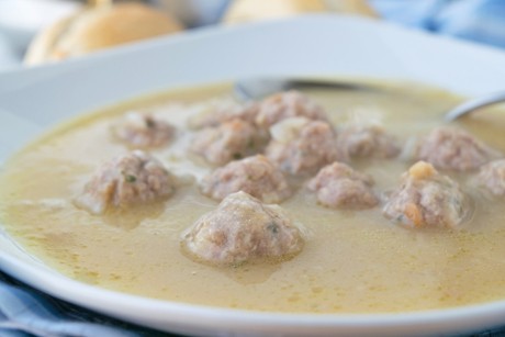 Zwiebelsuppe mit Hühnerklößchen