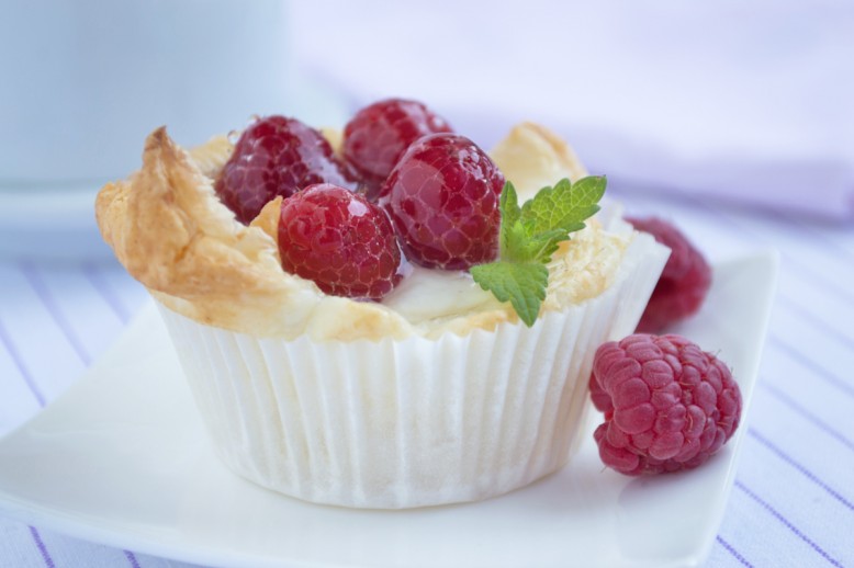 Vanillecups mit Himbeeren