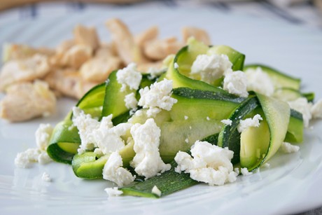 Zucchini mit Minze und Feta