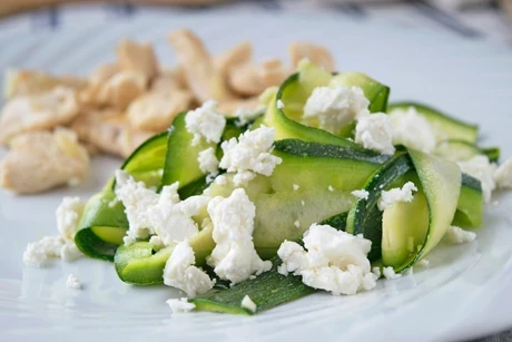 Zucchini mit Minze und Feta