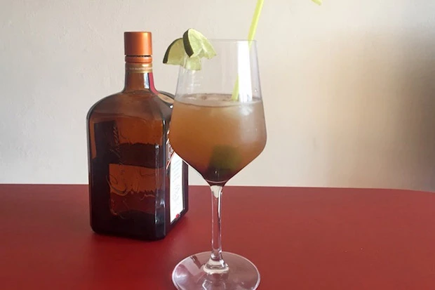 Cointreau Fizz mit Limettensirup