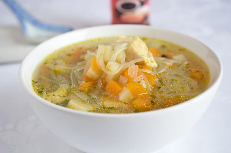 Asiatische Suppe mit Huhn