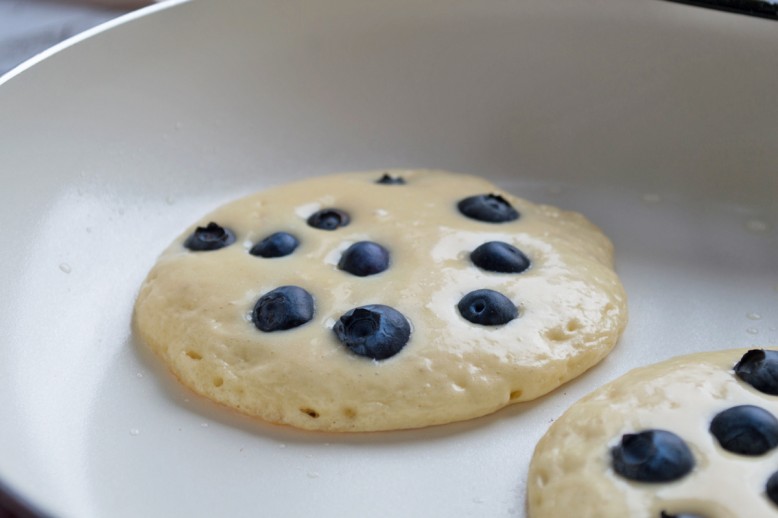 Dinkel-Heidelbeer-Pancakes