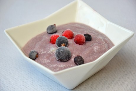 Rotes Grießdessert