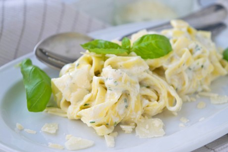 Tagliatelle mit Kerbel und Sahne