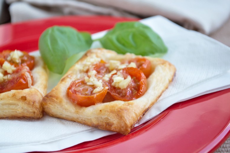 Tomaten-Blätterteighäppchen