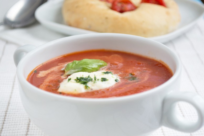 Tomatensuppe mit Parmesan-Nockerl