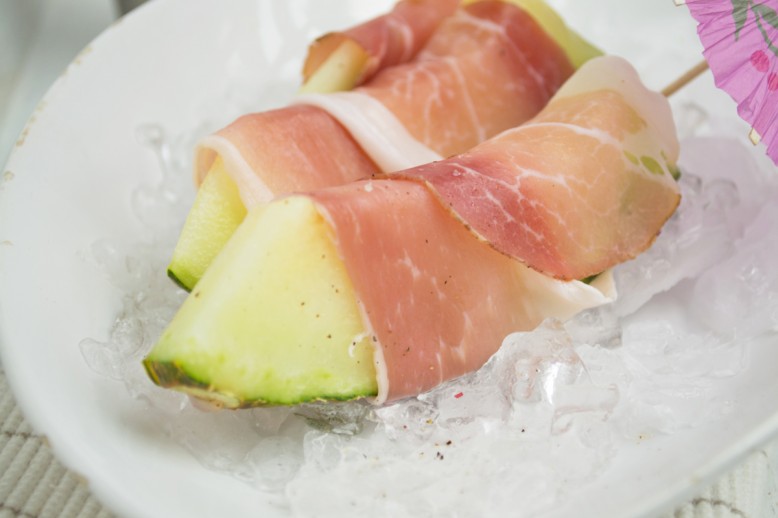 Melonenstücke mit Parmaschinken